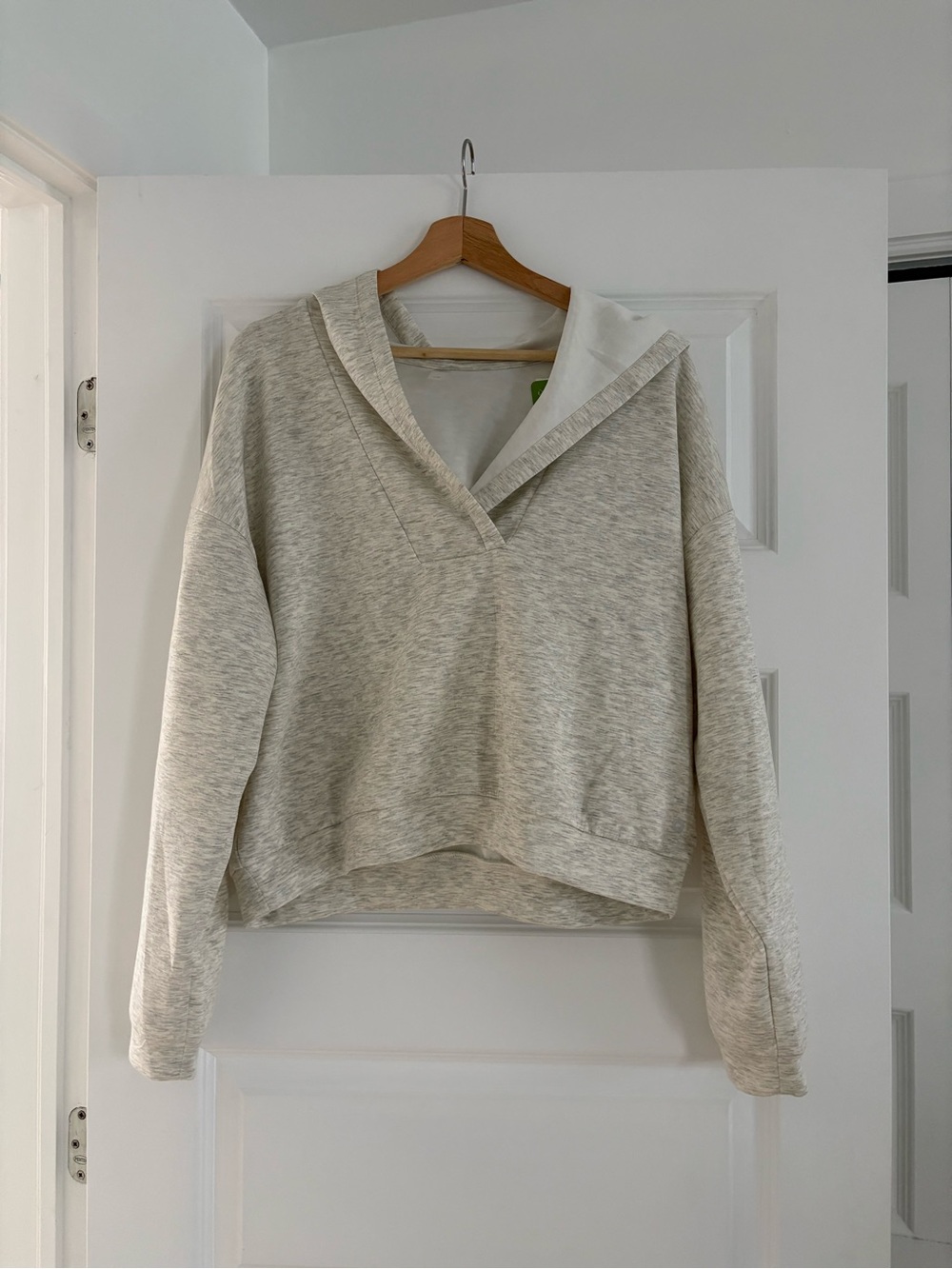Relaxed V-Neck Hoodie Sweatshirt in Heather Cream